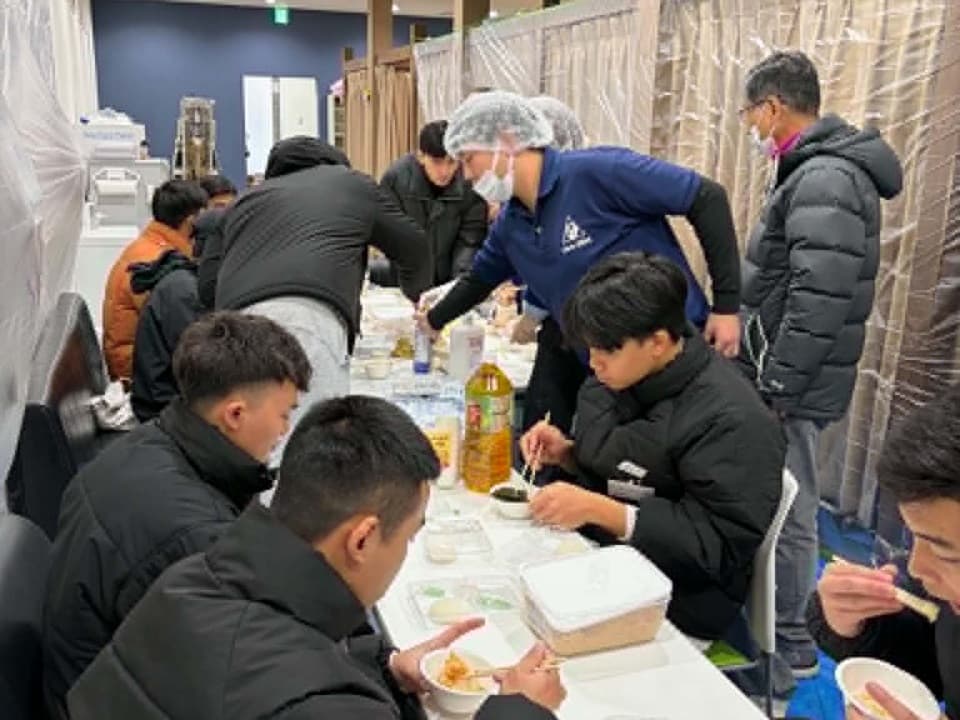 【文化交流】技能実習生・特定技能人材が参加する「餅つき交流会」を開催！日本の伝統文化とのふれあいを通じて相互理解を深め、受入企業様での円滑な就労と職場定着をサポートします。